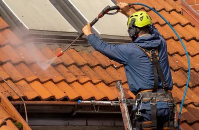 Démoussage et hydrofuge de toiture à Sideville